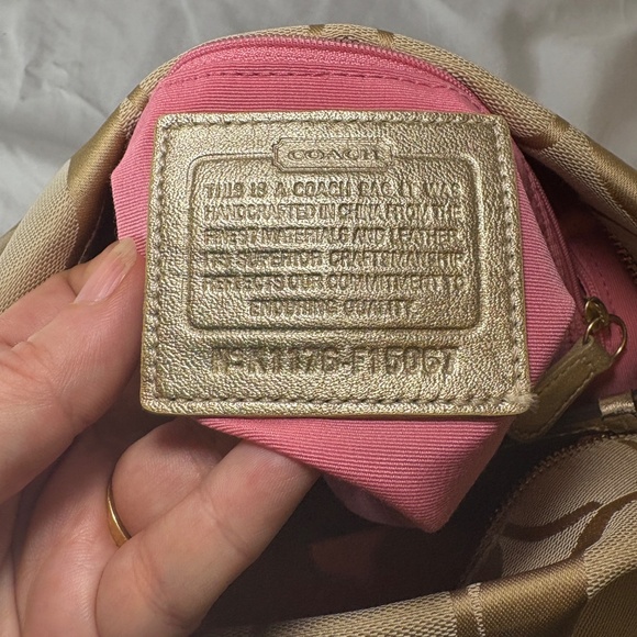 Vtg Coach 24CM Soho Signature Duffle/Shoulder Bag F15067 Tan/Pink/Gold/Metallic - Picture 9 of 12